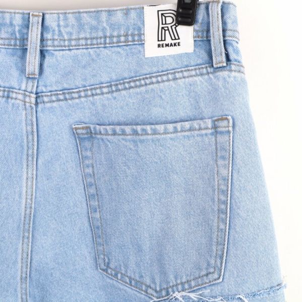 Jeans med fickdetalj och Remake logotyp
