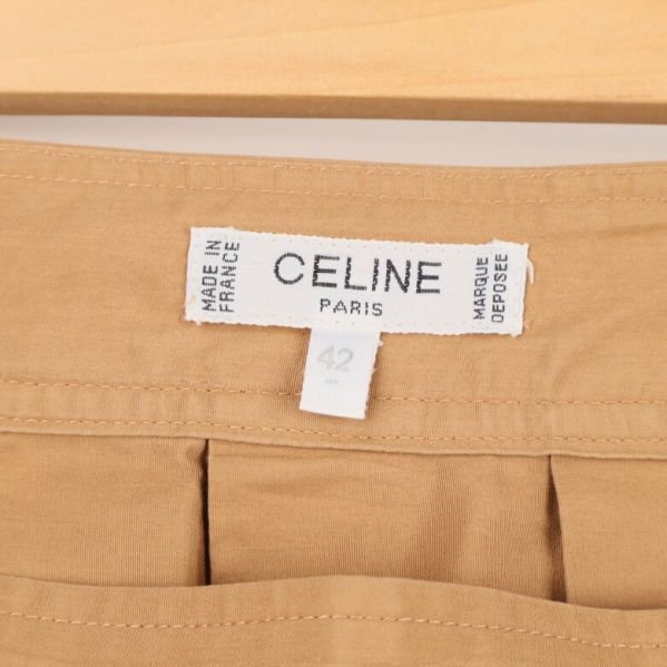 Närbild på etikett med Celine Paris storlek 42