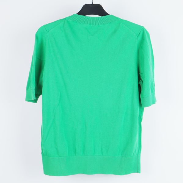 Baksida av grön T-shirt