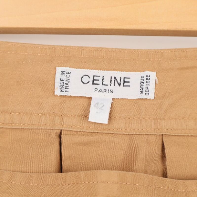 Närbild på etikett med Celine Paris storlek 42